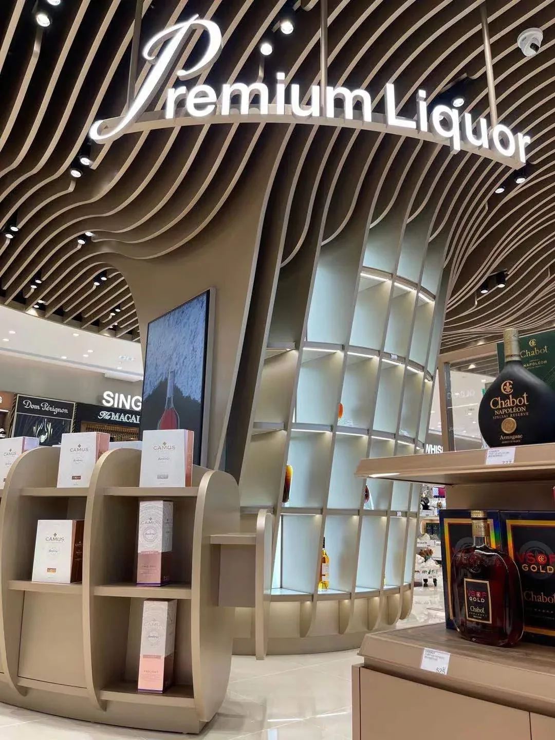 新罗 iPark 免税店 — 重点陈列